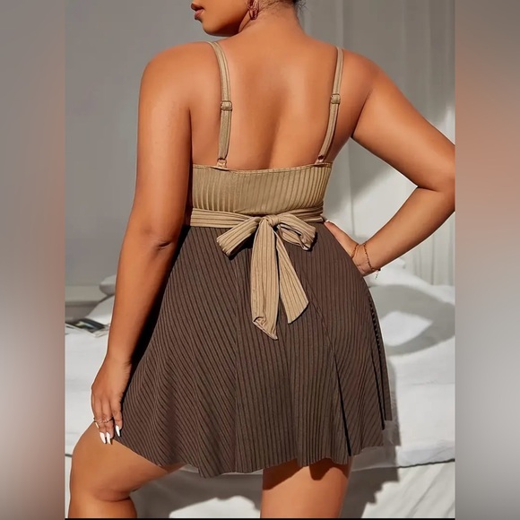 Gorgeous 2 Piece Swimsuit. Brown/Tan. Super Flattering & Comfortable. Size 3X. - Picture 4 of 7